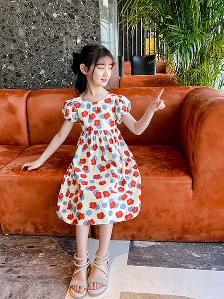 Детска рокля с обло деколте и къс ръкав 