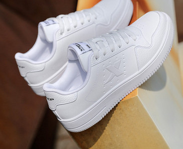 Ежедневни кецове с връзки - няколко модела за жени