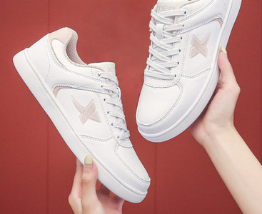 Ежедневни кецове с връзки - няколко модела за жени