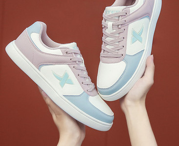 Ежедневни кецове с връзки - няколко модела за жени