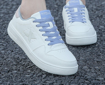 Ежедневни кецове с връзки - няколко модела за жени