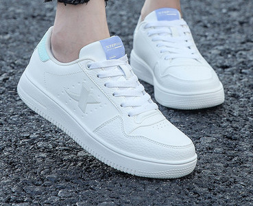 Ежедневни кецове с връзки - няколко модела за жени