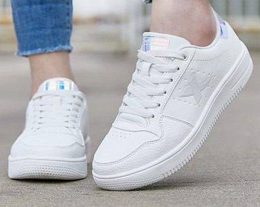 Ежедневни кецове с връзки - няколко модела за жени