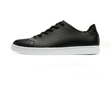 Γυναικεία sneakers σε τέσσερα χρώματα και κορδόνια