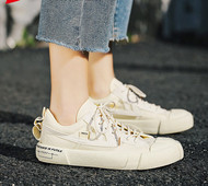 Naiste tossud beeži ja musta pealdisega