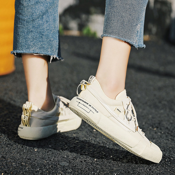 Naiste tossud beeži ja musta pealdisega