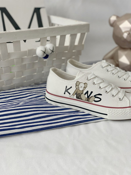 Női textil tornacipő színes applikációval