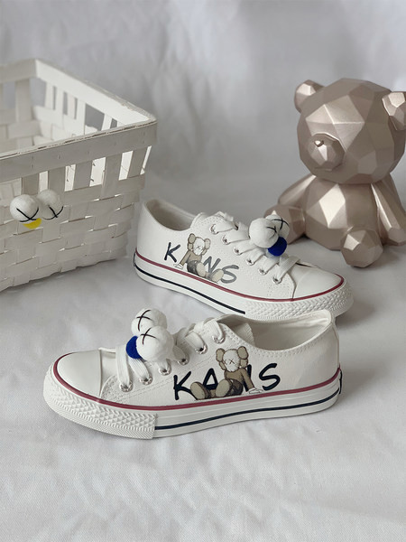 Női textil tornacipő színes applikációval