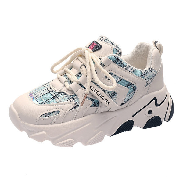 Modern női tornacipő magas durva talppal és fűzővel