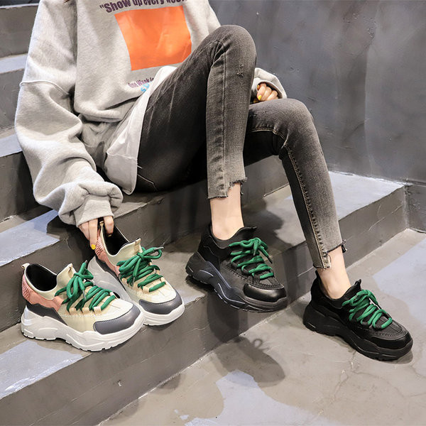 Női tornacipő durva talppal - két színben