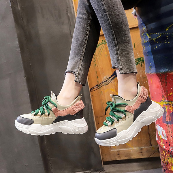 Női tornacipő durva talppal - két színben