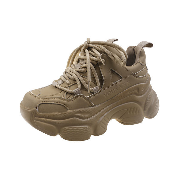 Naiste kõrge kareda talla ja paeltega tossud