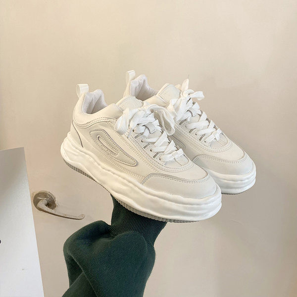 Дамски кецове на равна висока подметка от еко велур