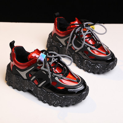 Moodsad tossud krobelise talla ja paeltega