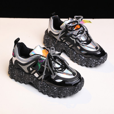 Moodsad tossud krobelise talla ja paeltega