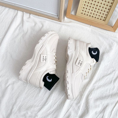 Νέο μοντέλο γυναικείά sneakers από οικολογικό δέρμα με τραχιά σόλα