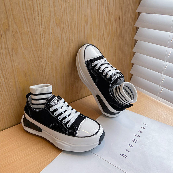 Alkalmi női cipők fűzővel - két modell