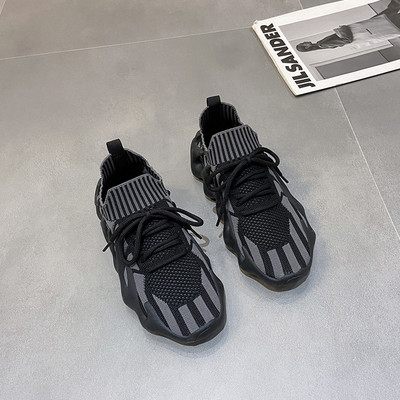 Γυναικεία υφασμάτινα αθλητικά παπούτσια με κορδόνια και τραχιά σόλα