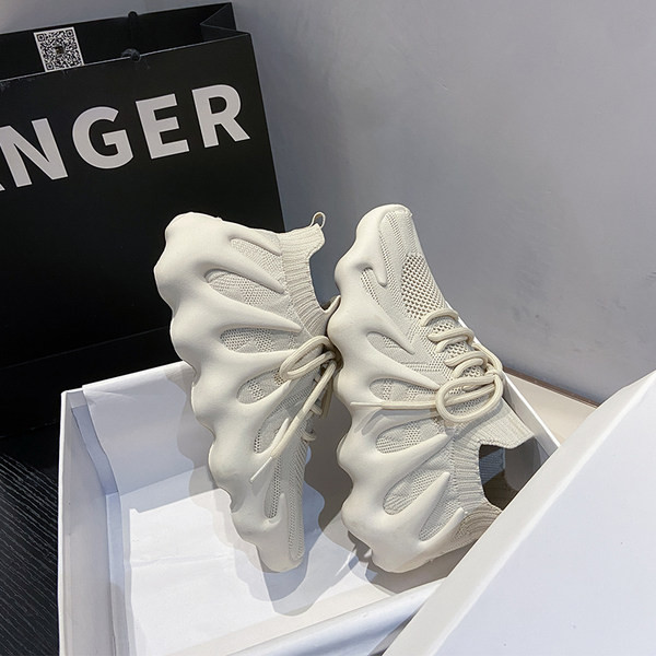 Γυναικεία υφασμάτινα αθλητικά παπούτσια με κορδόνια και τραχιά σόλα