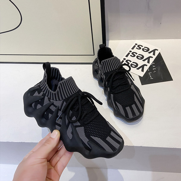 Γυναικεία υφασμάτινα αθλητικά παπούτσια με κορδόνια και τραχιά σόλα