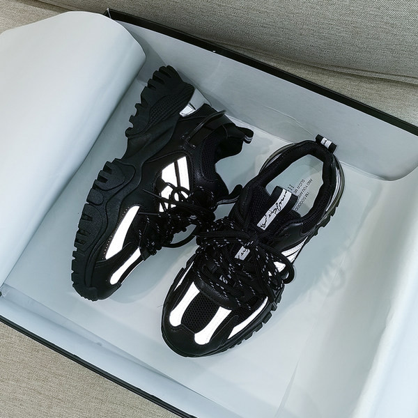 Modern női tornacipő magas durva talppal