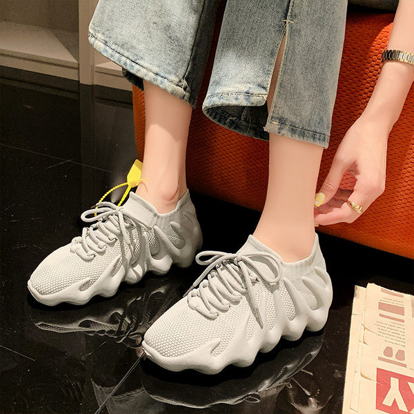 Alkalmi női tornacipő fűzővel - három színben