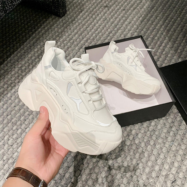 Нов модел маратонки с платформа