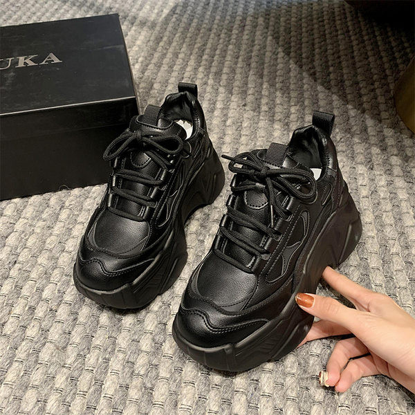 Нов модел маратонки с платформа