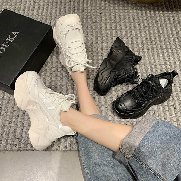 Нов модел маратонки с платформа