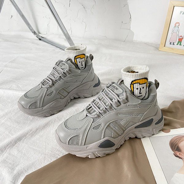 Alkalmi tornacipő durva talppal nőknek