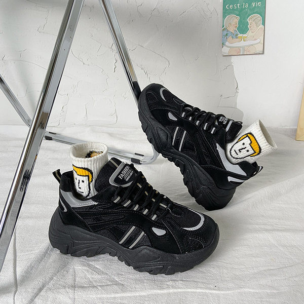 Alkalmi tornacipő durva talppal nőknek