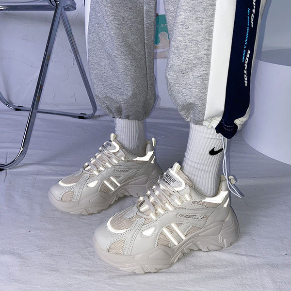 Alkalmi tornacipő durva talppal nőknek