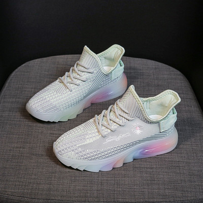 Võrgusilma ja tikandiga naiste sporditossud