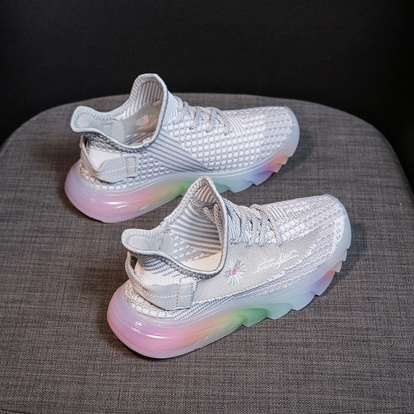 Võrgusilma ja tikandiga naiste sporditossud