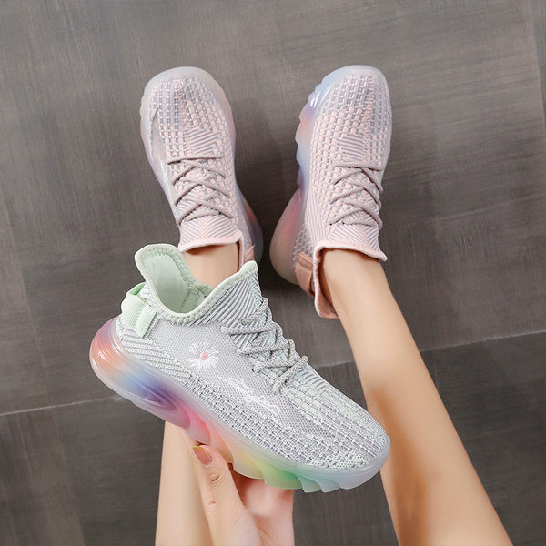 Võrgusilma ja tikandiga naiste sporditossud