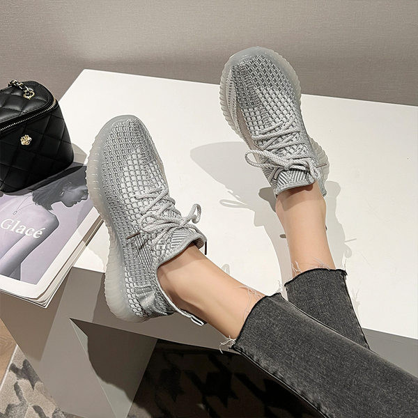 Több színben fűzős női textil tornacipő