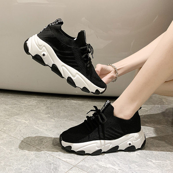 Alkalmi tornacipő hálóval és fűzővel