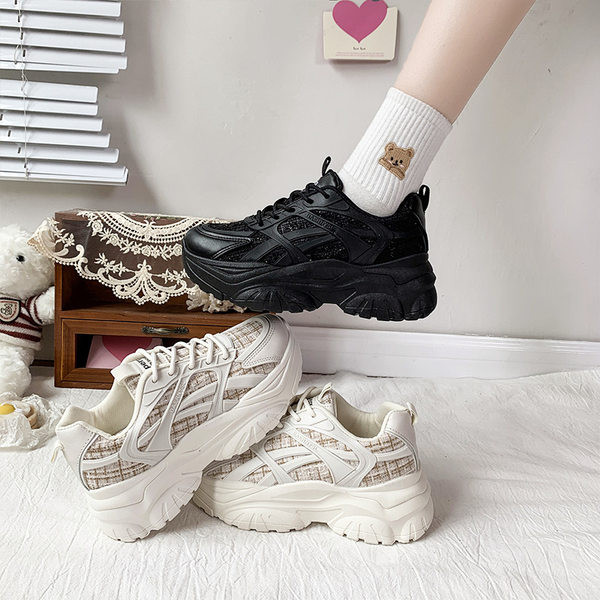 Női tornacipő durva talppal - két színben