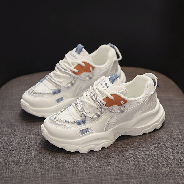 Γυναικεία sneakers με κορδόνια σε λευκό