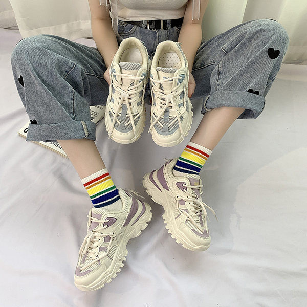 Női tornacipő nyakkendővel