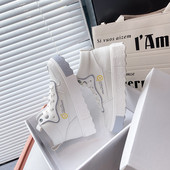 Naiste pahkluu kõrgusega tossud