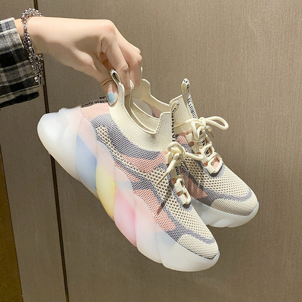 Пролетно-летни дамски маратонки с цветна подметка