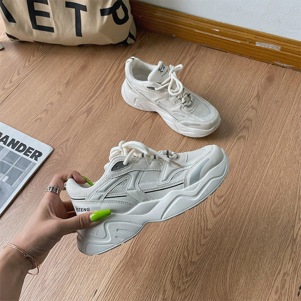 Γυναικεία sneakers με κορδόνια σε μαύρο, λευκό και μπεζ χρώμα