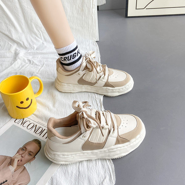 Fekete és bézs színű, fűzős női tornacipő