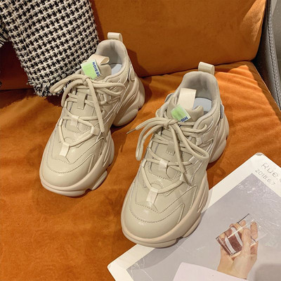 Γυναικεία sneakers με κορδόνια και τραχιά σόλα
