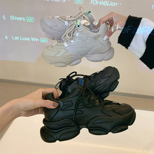 Paelte ja krobelise tallaga naiste tossud