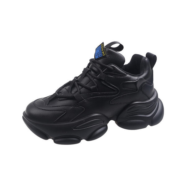 Paelte ja krobelise tallaga naiste tossud