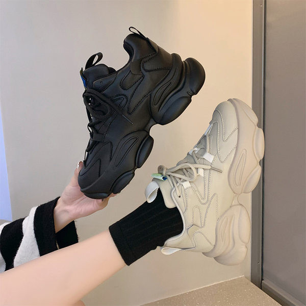 Paelte ja krobelise tallaga naiste tossud