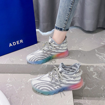 Casual sneakers με χρωματιστές σόλες