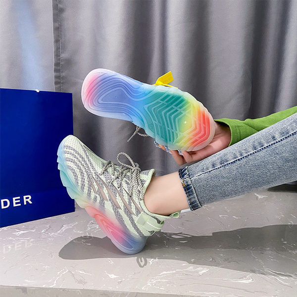 Ежедневни маратонки с цветна подметка